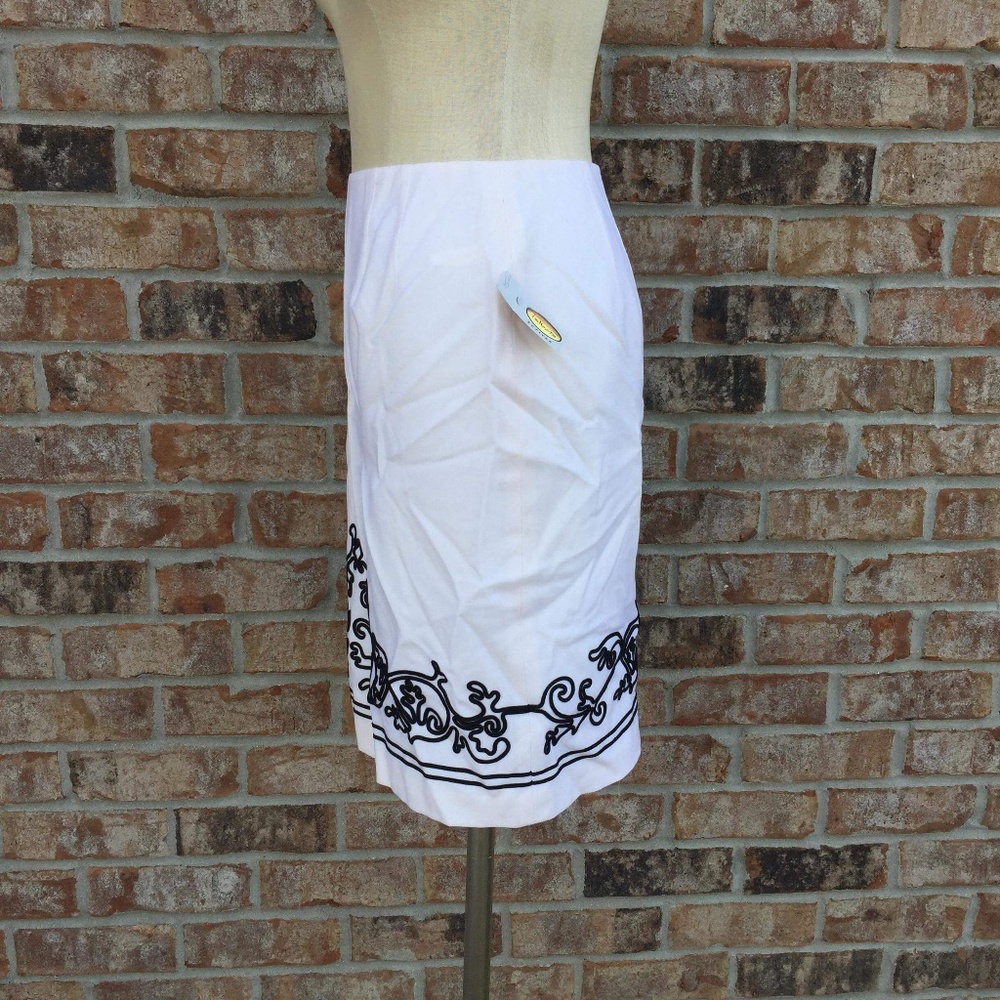 NWT Embroidered Talbots Skirt White 12P - Picture 3 of 5